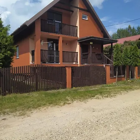 Casa de Férias Dom Letniskowy Zalesie Nad Jeziorem Tajty *