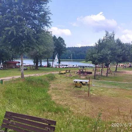 Casa de Férias Dom Letniskowy Zalesie Nad Jeziorem Tajty Wilkasy (Gizycko)