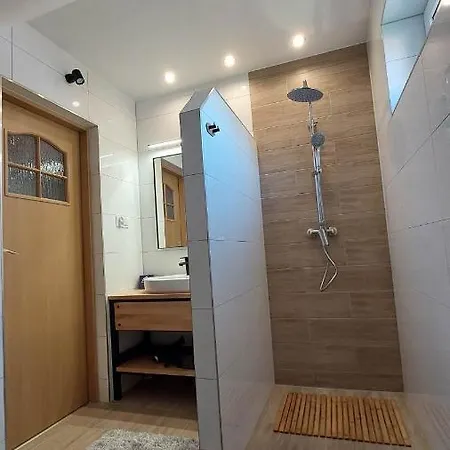 Casa de Férias Dom Letniskowy Zalesie Nad Jeziorem Tajty *